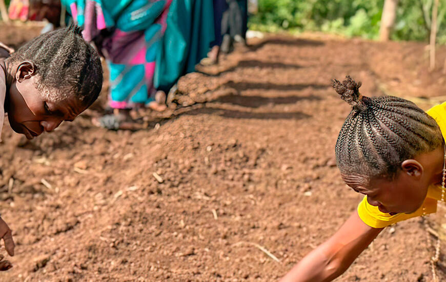 Contribuyendo al derecho a la alimentación, la equidad de género, y la paz en Sudán del Sur