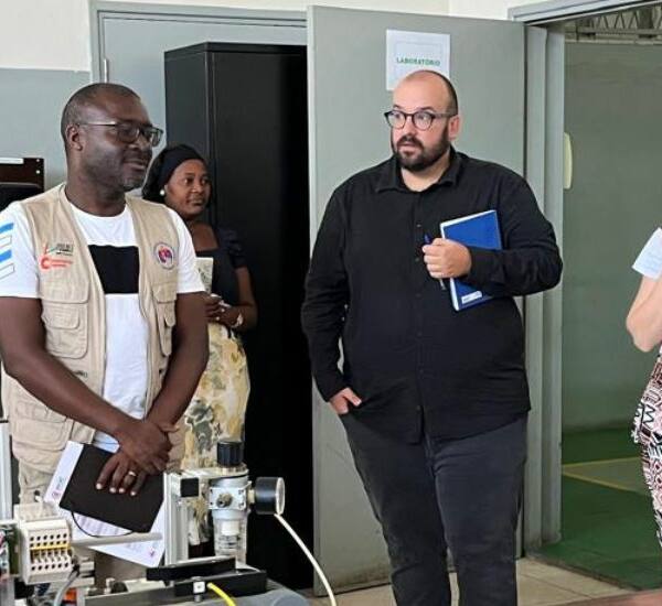 Refuerzo de la colaboración con instituciones públicas de formación profesional en Mozambique