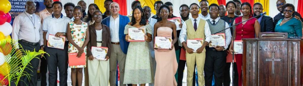 Haití certifica a su primera promoción del Bachillerato Técnico en Informática