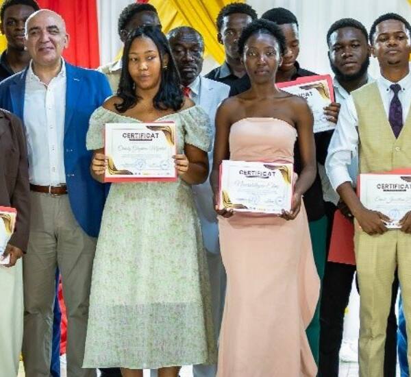Haití certifica a su primera promoción del Bachillerato Técnico en Informática